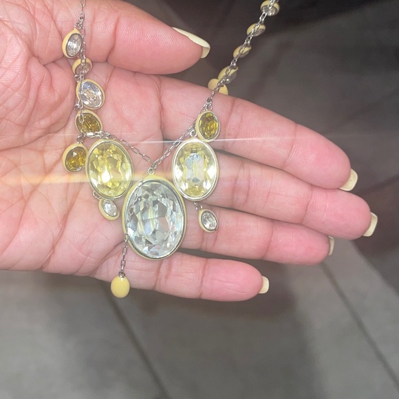 - RARE! VINTAGE SWAROVSKI Tiered Topaz Clear Oval 20 Stones 15” Necklace Y… - Picture 4 of 7